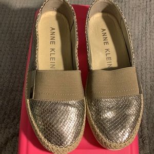 Anne Klein Metallic Espadrille Flats Sz 7.5M